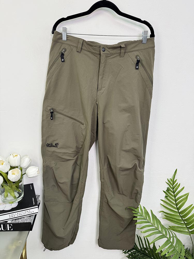 Pantaloni ideal pentru drumetii Jack Wolfskin 52