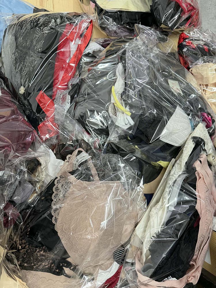 Set lenjerii intime bustiere diferite marimi - imagine 3