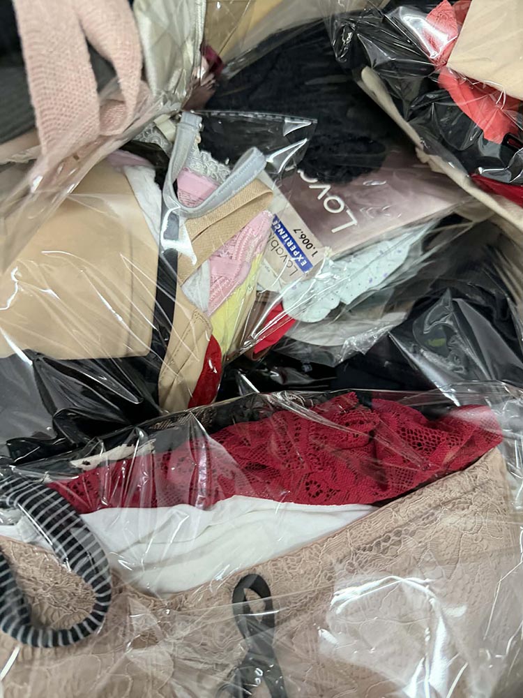 Set lenjerii intime bustiere diferite marimi - imagine 4