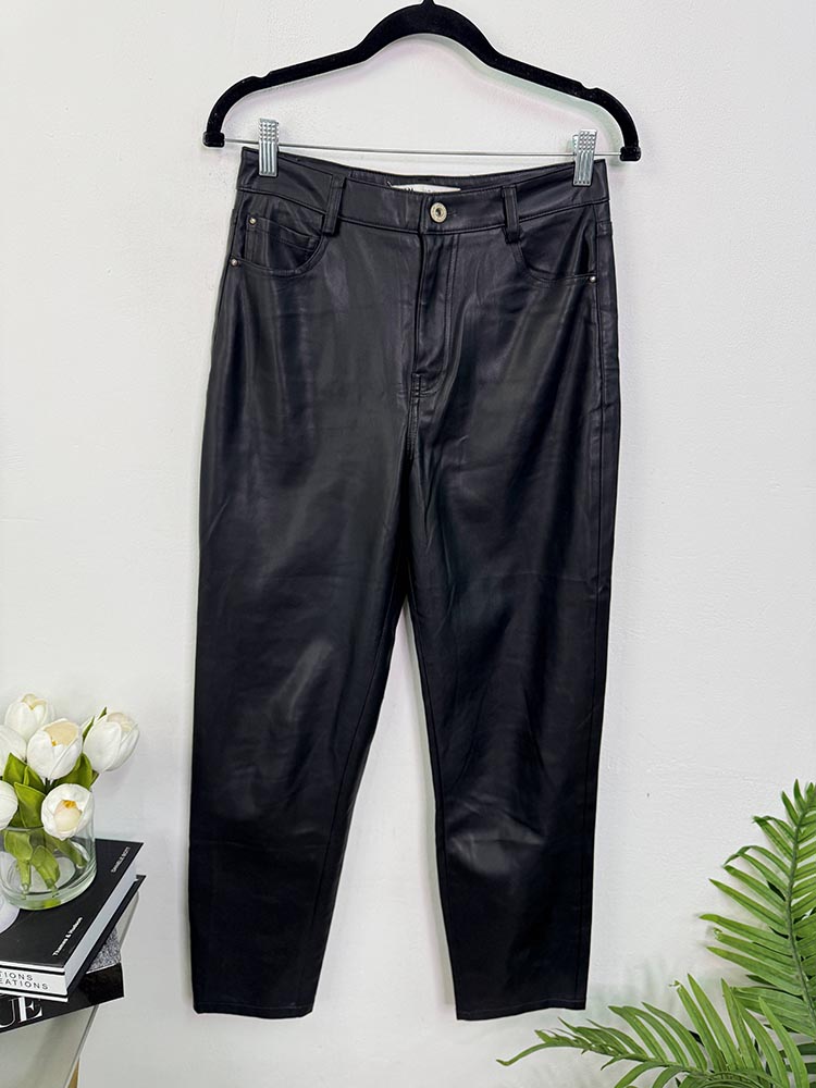 Pantaloni imitatie piele Zara 36