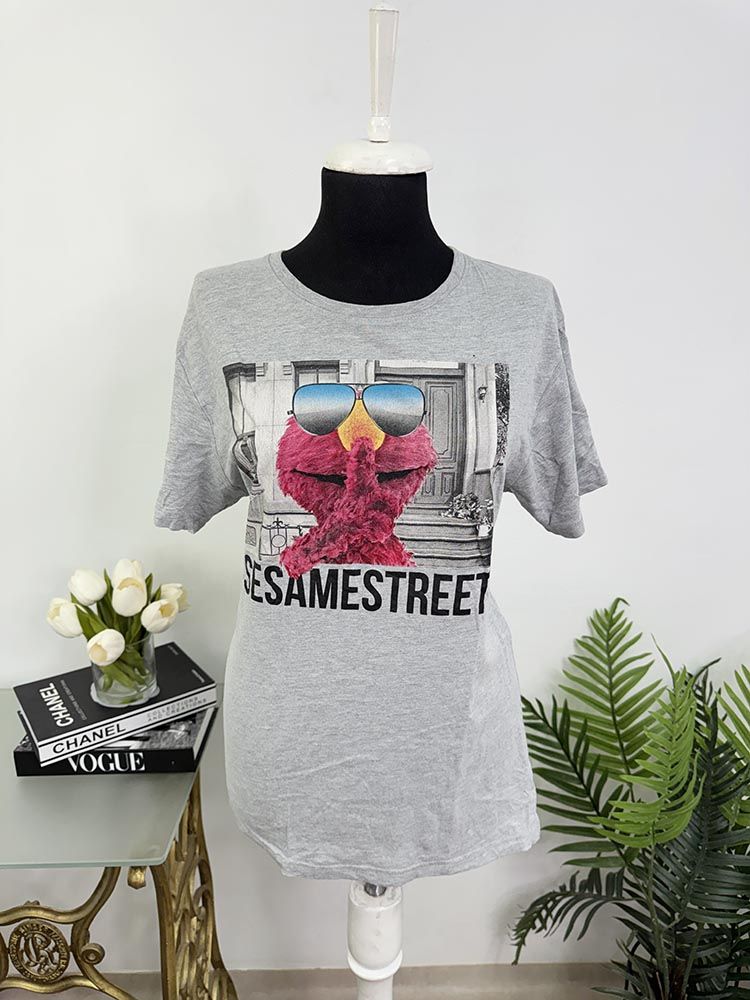 Tricou S