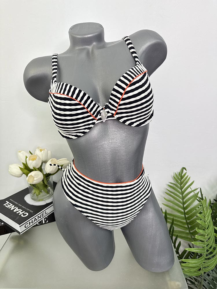 Costum de baie doua piese sutien cu burete cam S-M