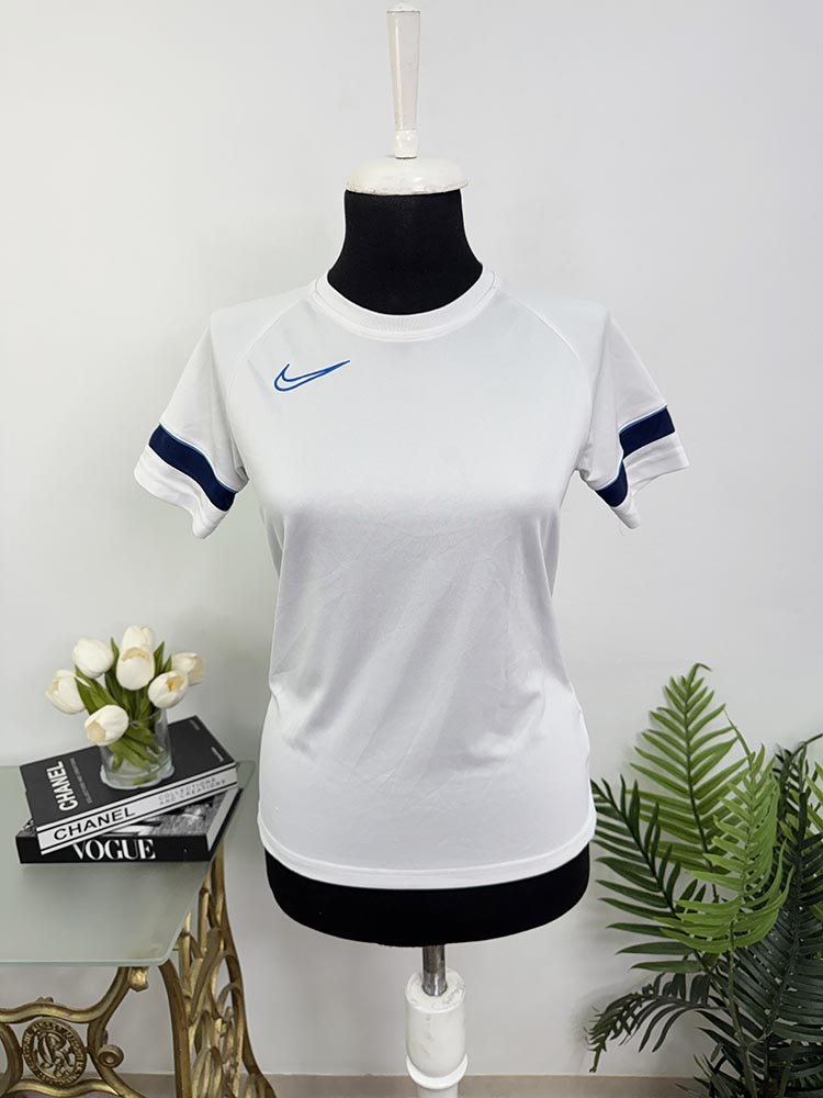 Tricou sport Nike 147-158 cam XS-S