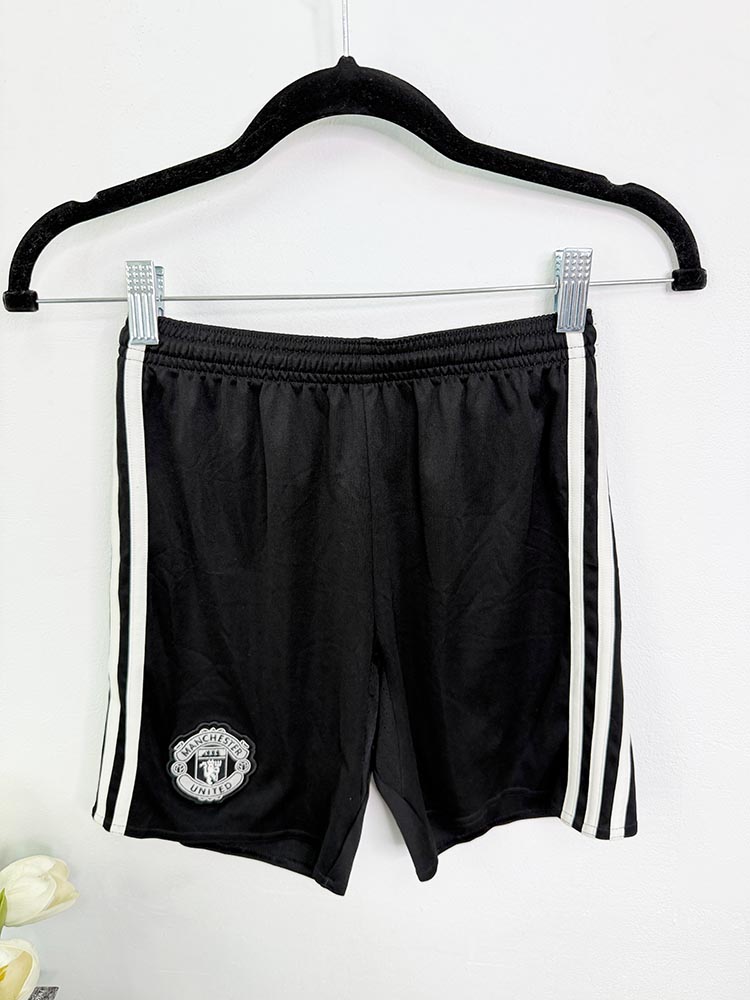 Pantaloni scurti Adidas 152