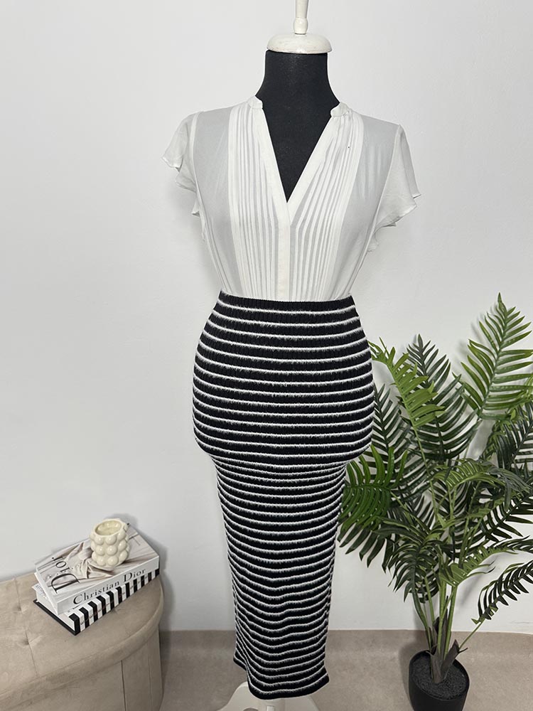 Fusta noua tricotata fin Bershka XS