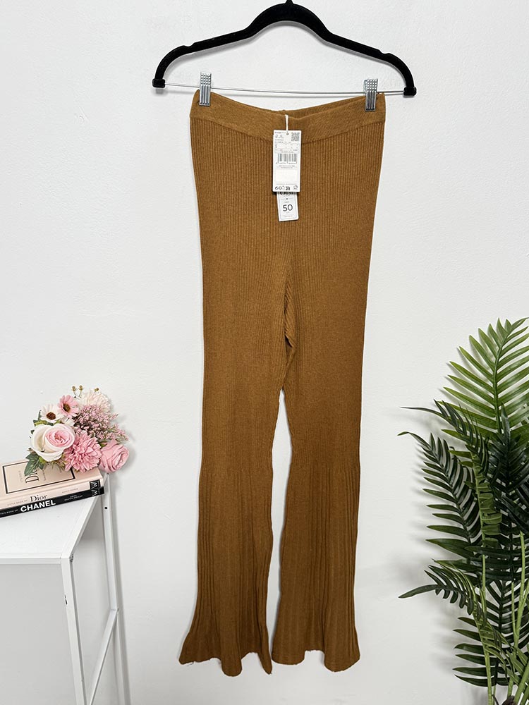 Pantaloni evazati noua Mango S